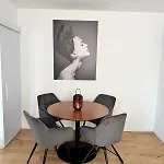 Modern 1 Apartment