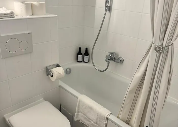 Modern 1 * München